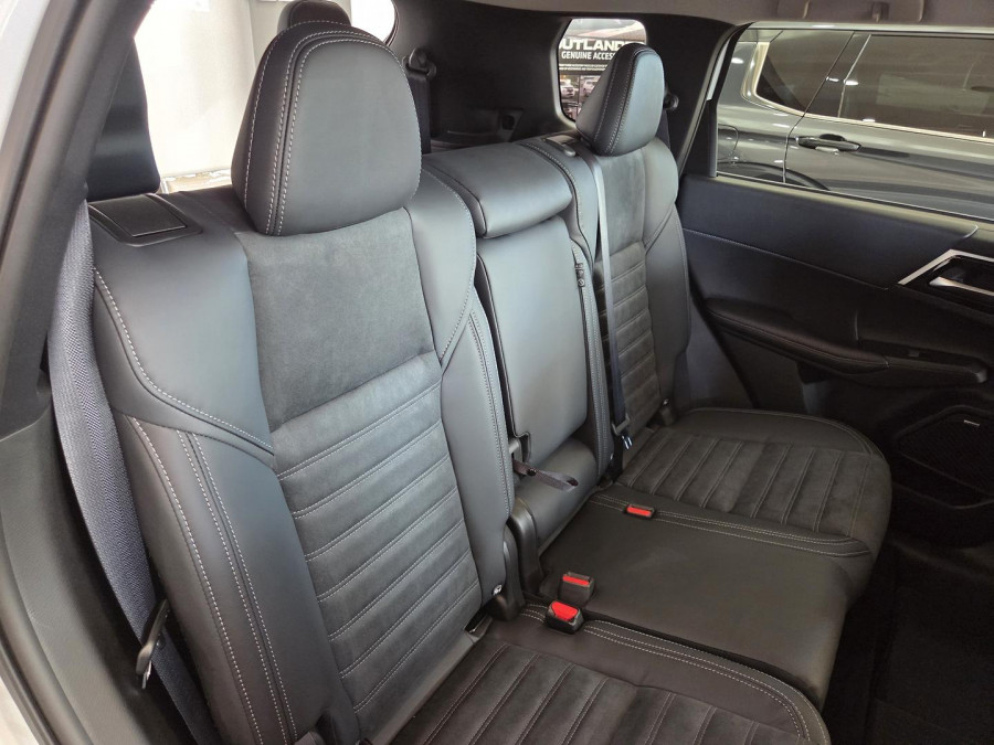 2025 Mitsubishi Outlander ZM LS SUV Image 16