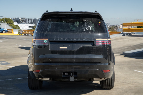 2026 Land Rover Discovery Series 5 D350 Dynamic SE SUV image 5