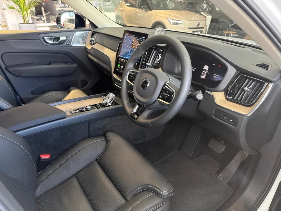 2025 MY26 Volvo XC60 UZ Ultra T8 Plug-in Hybrid Dark SUV Image 13