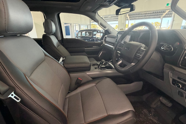 2024 Ford F-150  Lariat Dual Cab Image 9