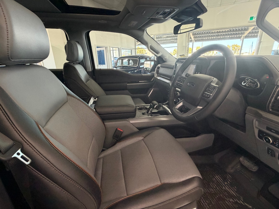 2024 Ford F-150  Lariat Dual Cab Image 9
