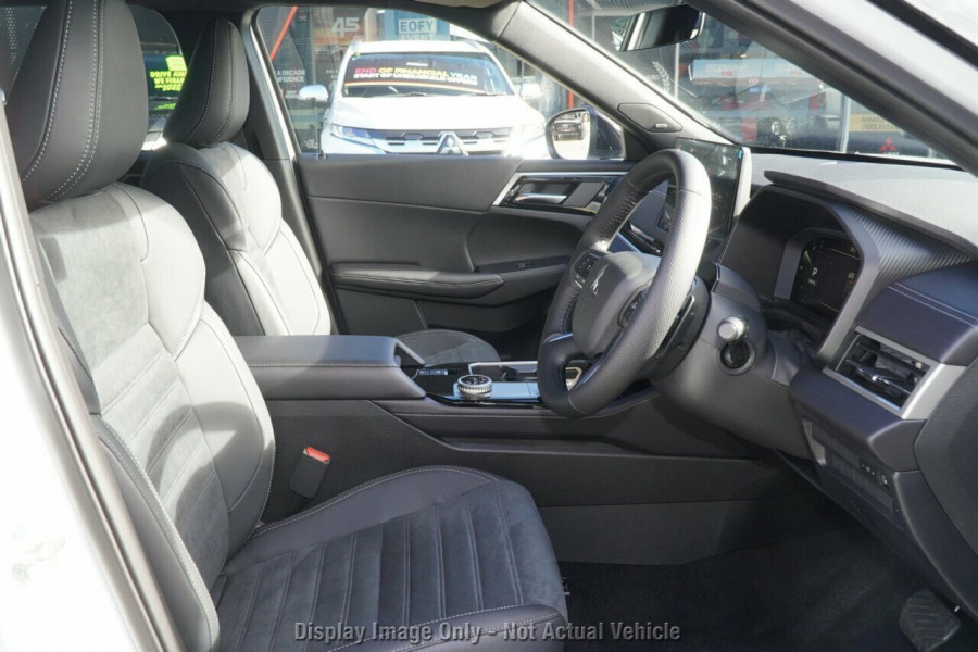2026 Mitsubishi Outlander ZM Black Edition SUV Image 8