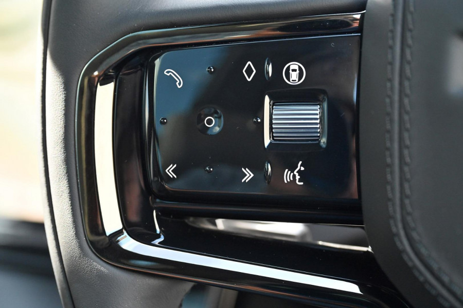 2026 MY26.5 Land Rover Range Rover Velar L560 P250 Dynamic SE SUV