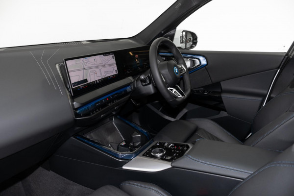 2025 BMW X3 G45 30e xDrive SUV image 8