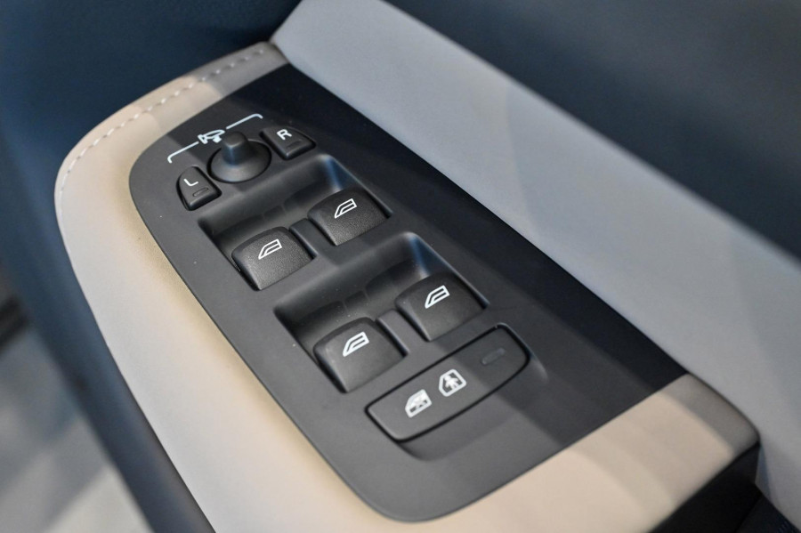 2026 Volvo XC60 UZ Plus B5 Bright SUV Image 19