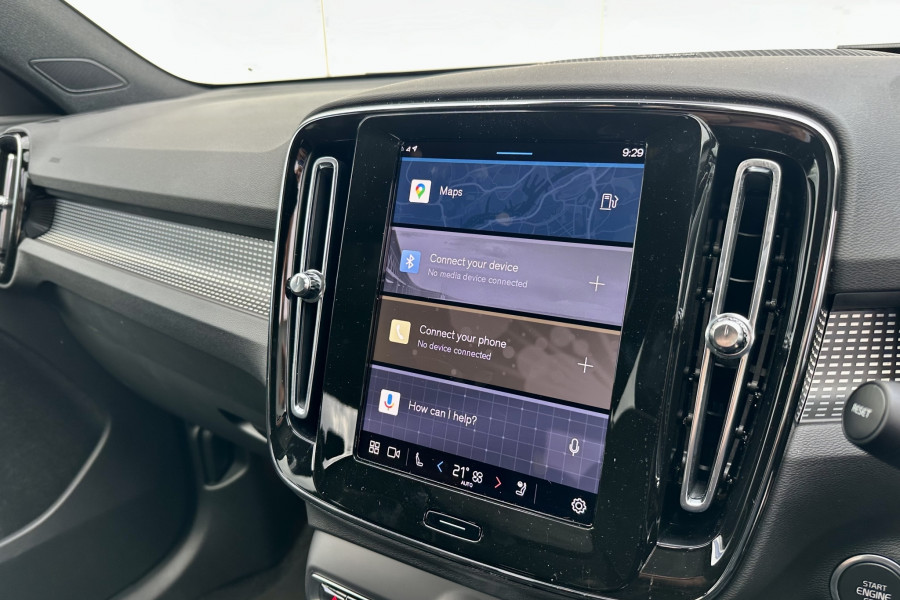 2025 Volvo XC40 XZ Ultra B4 Dark SUV Image 18