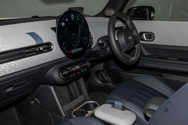 2025 MINI Cooper F65 S Favoured Hatch image 8
