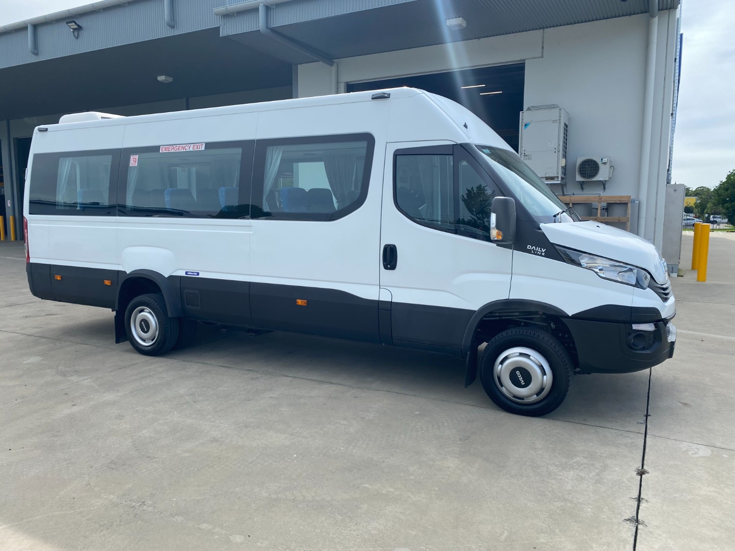 2021 Iveco Daily Bus Image 9