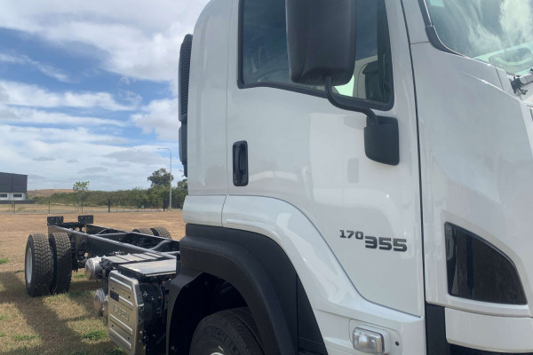2025 Isuzu  FXD 170-355 AT R62 Cab Chassis Image 6
