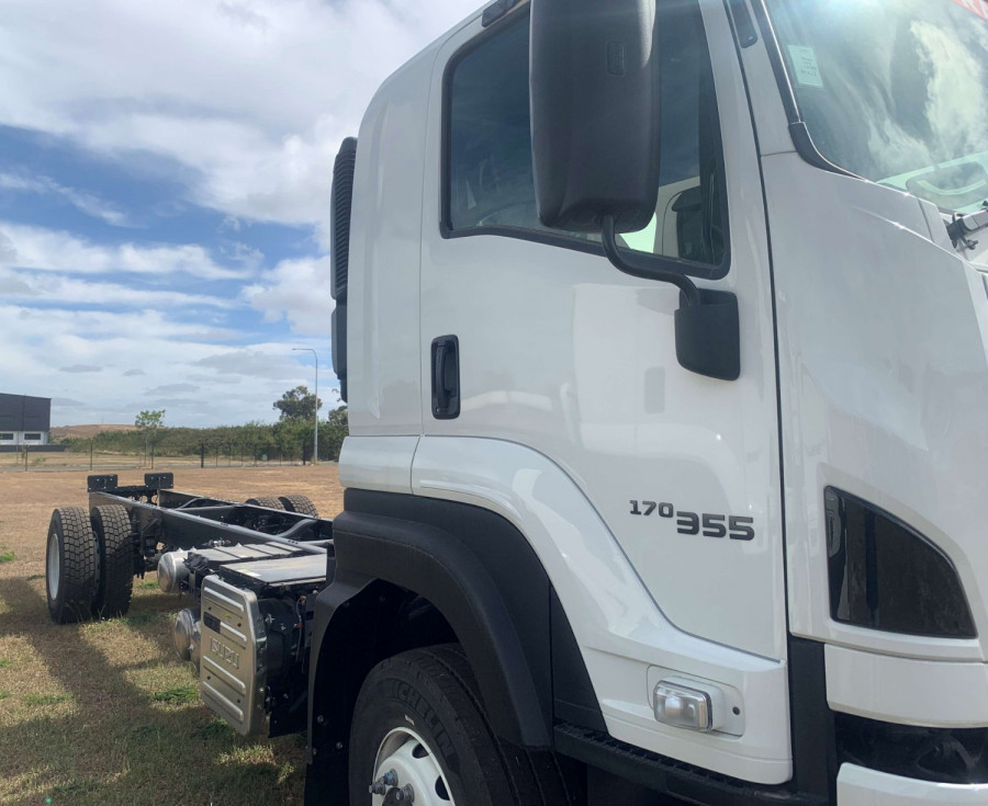 2025 Isuzu  FXD 170-355 AT R62 Cab Chassis Image 6