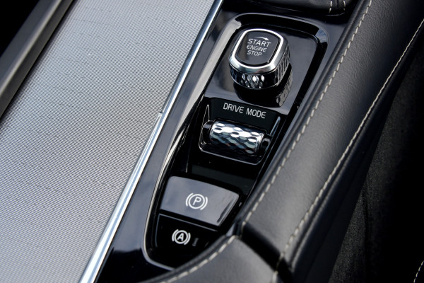2021 Volvo XC90 L Series T6 R-Design SUV image 22