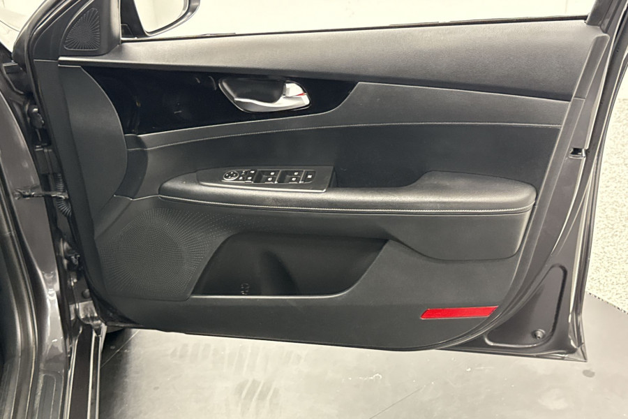 2020 MY1  Kia Cerato BD Sport+ Hatch Image 19