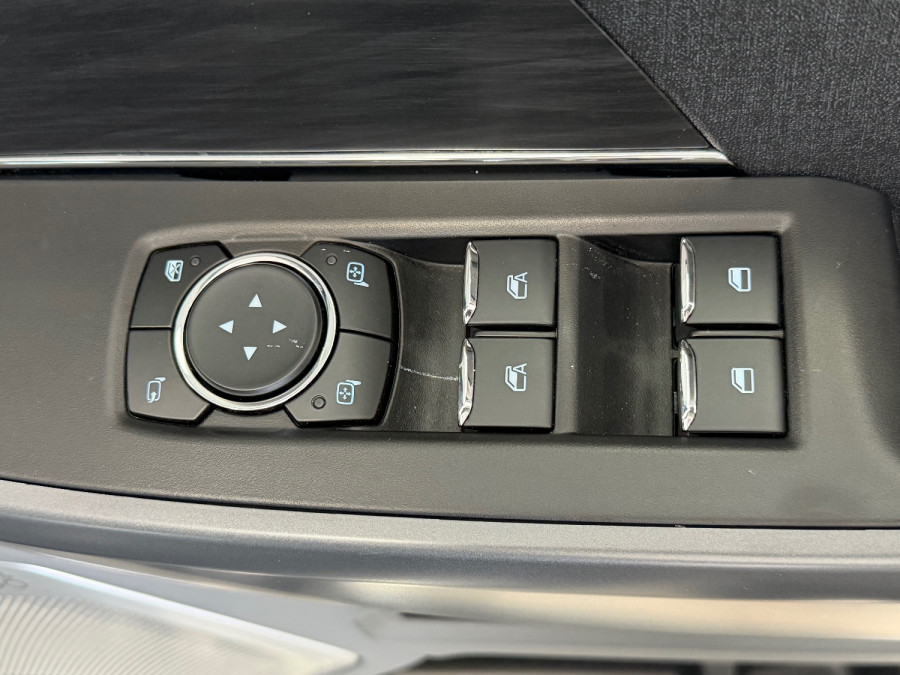 2024 Ford F-150  Lariat Dual Cab Image 21