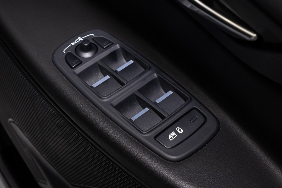 2015 MY16 Jaguar XE X760 Prestige Saloon Image 17