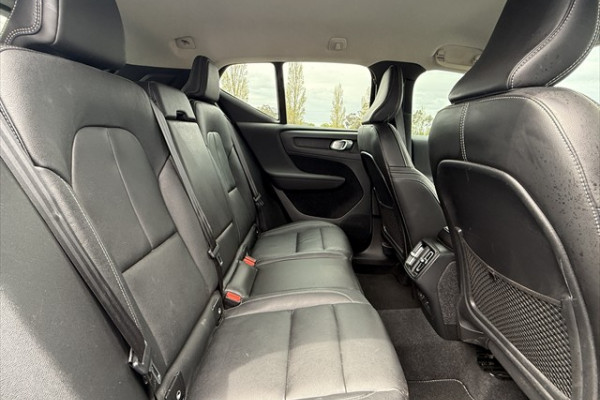 2020 Volvo XC40 XZ T4 Inscription SUV Image 12