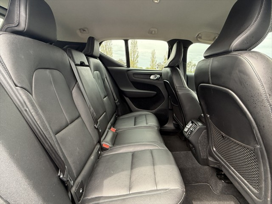2020 Volvo XC40 XZ T4 Inscription SUV Image 12