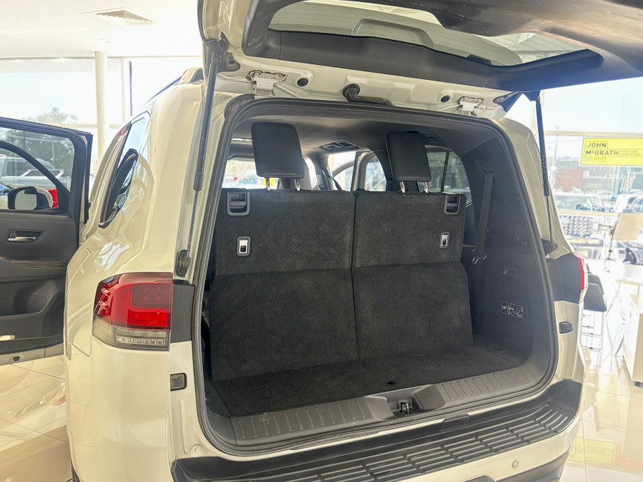 2022 Toyota LandCruiser FJA300R VX SUV Image 11