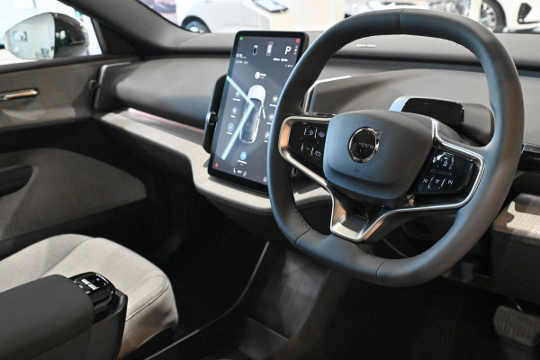 2026 Volvo EX30  Single Motor Extended Range Ultra SUV Image 5