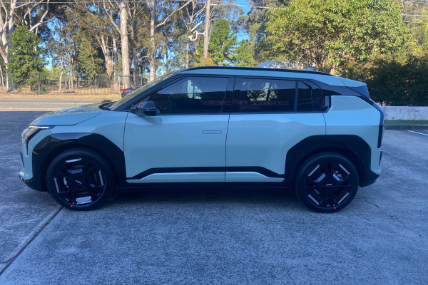 2026 Kia EV3 SV GT-Line SUV Image 3