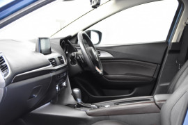 2017 Mazda 3 BN5238 SP25 Sedan Image 5