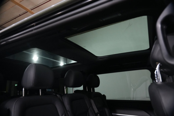 2022 Mercedes-Benz V-Class V250 d Avantgarde People Mover Image 23