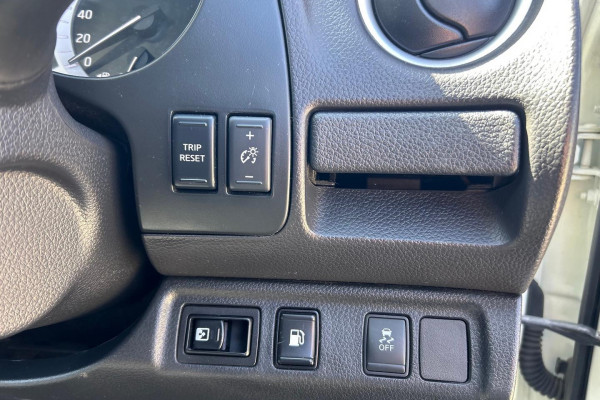 2019 Nissan Navara D23 Series 3 ST-X King Cab Pickup Image 22