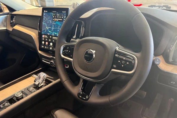 2026 Volvo XC60 UZ Ultra T8 Plug-in Hybrid Dark SUV Image 9