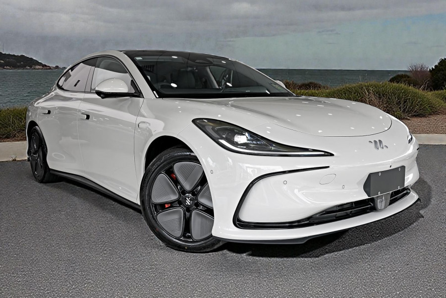 2025 MG IM5 P12L Premium Hatch Image 1