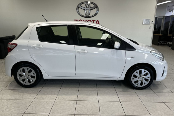 2019 Toyota Yaris 3S39510A0 ascent Hatch Image 2