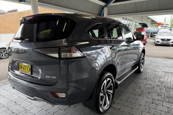2022 Isuzu MU-X RJ LS-T SUV Image 5