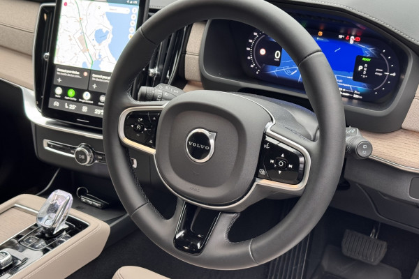 2026 Volvo XC90 L Series Ultra T8 Plug-in Hybrid Dark SUV Image 14