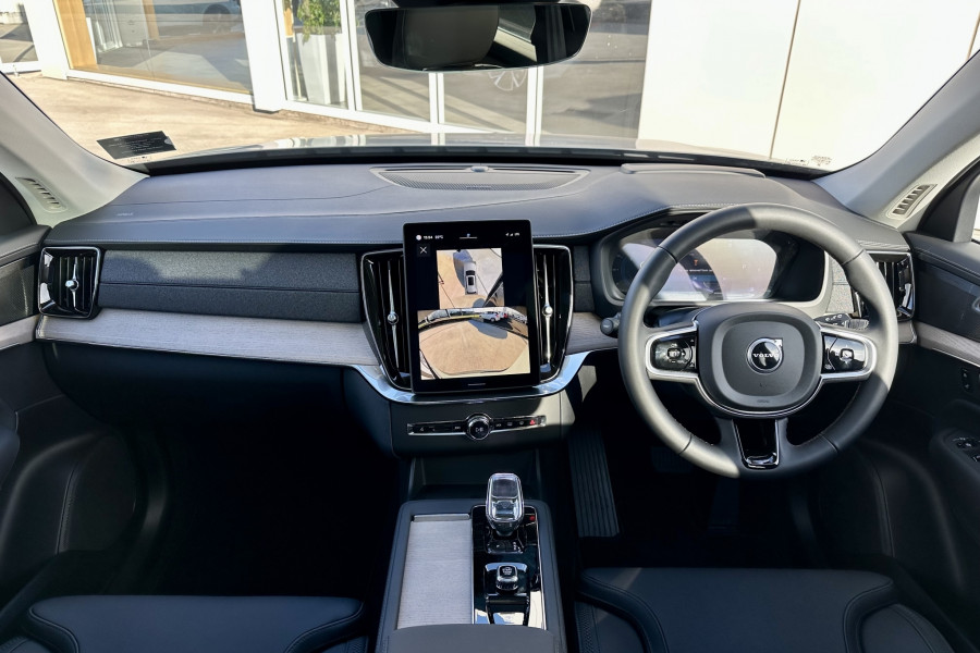 2025 Volvo XC90 L Series Ultra B5 Bright SUV Image 13