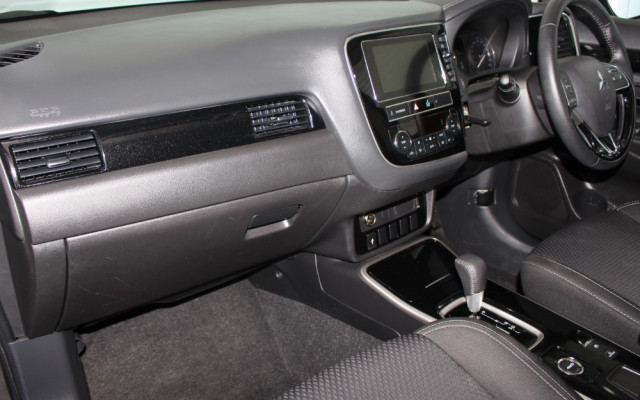 Mitsubishi Outlander ES ZL