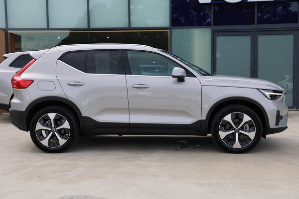 2024 MY25 Volvo XC40 XZ Ultra B4 Bright SUV Image 4