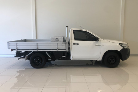 2016 Toyota HiLux TGN121R WorkMate Cab chassis Image 2