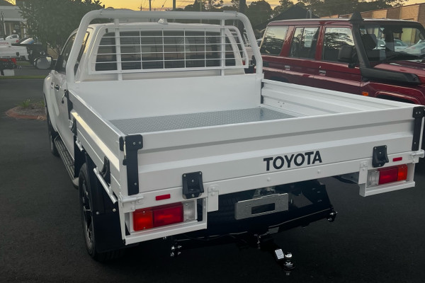 2025 Toyota HiLux GUN126R SR5 48V Cab Chassis Image 6