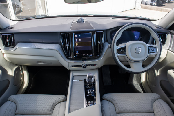 2025 Volvo XC60 UZ Ultra T8 Plug-In Hybrid SUV Image 5