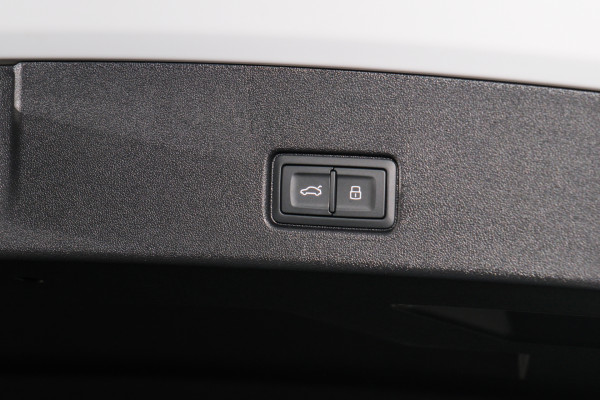 2024 MY25 Audi Q4 e-tron F4 45 SUV image 17