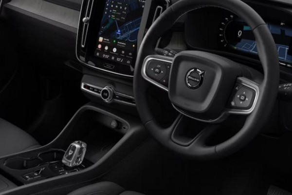 2025 MY26 Volvo XC40 XZ Ultra B4 Dark SUV Image 2