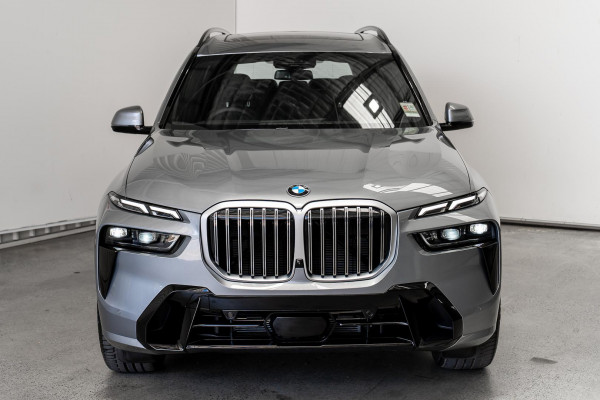 2025 BMW X7 G07 LCI xDrive40i M Sport SUV image 4