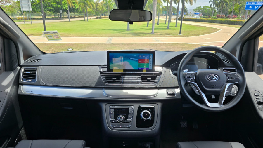 2026 MY25 LDV G10 SV7C + Van Image 13