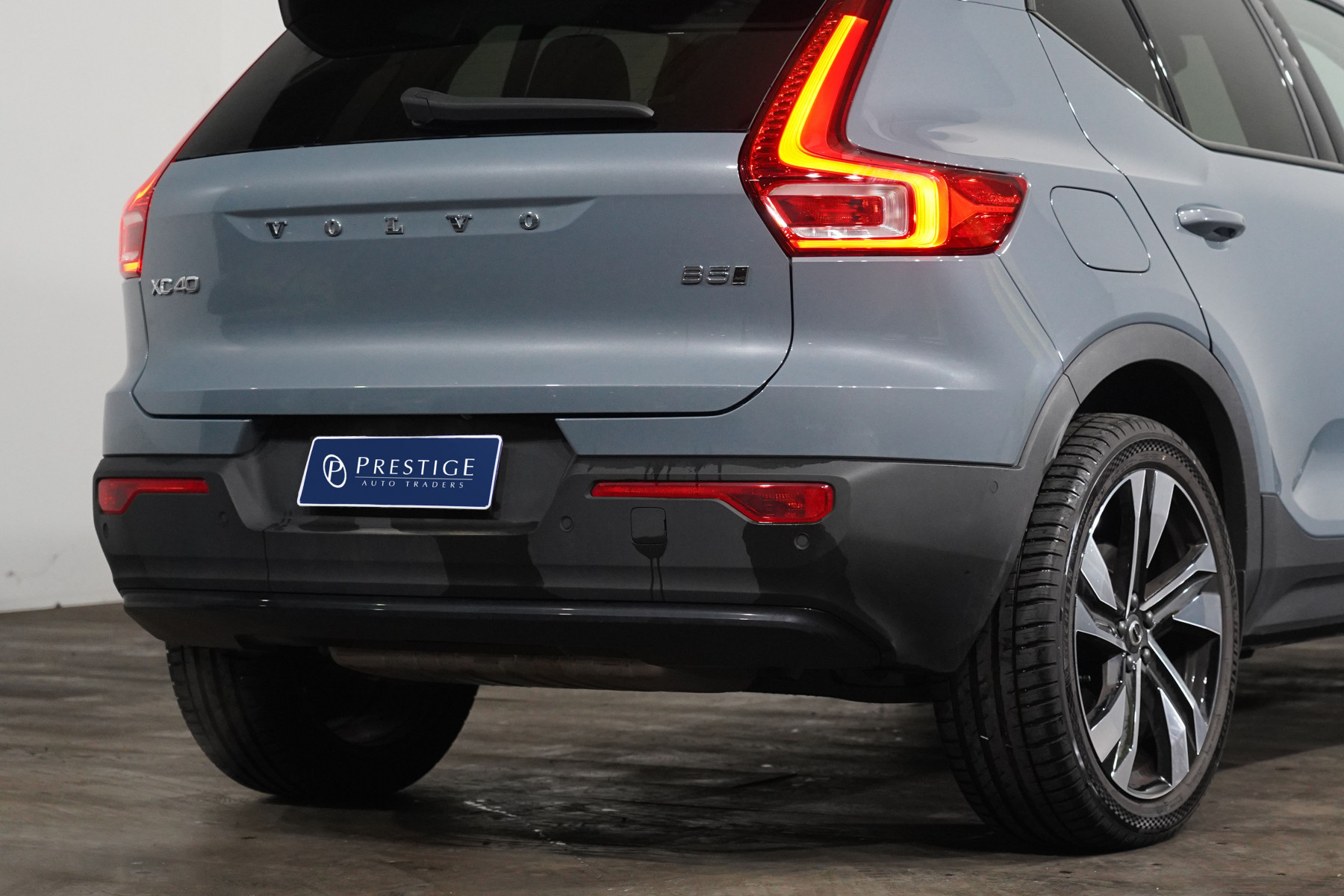 2022 Volvo Xc40 Ultimate B5 Dark Mhev SUV Image 8