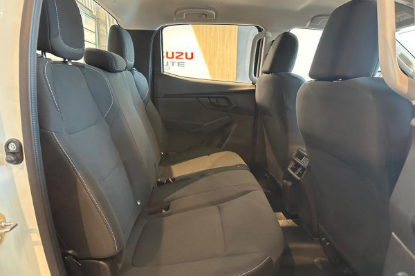 2026 MY25.5 Isuzu D-MAX RG SX High Ride Cab Chassis Image 16