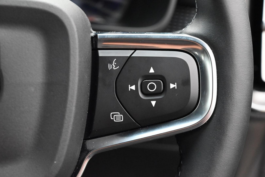 2025 Volvo XC40 XZ Ultra B4 Bright SUV