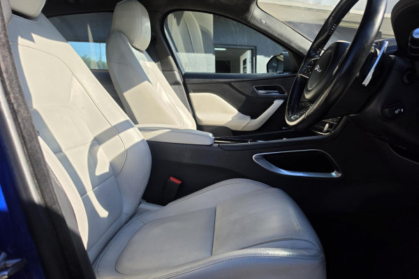 2016 MY17 Jaguar F-PACE X761 First Edition SUV Image 16