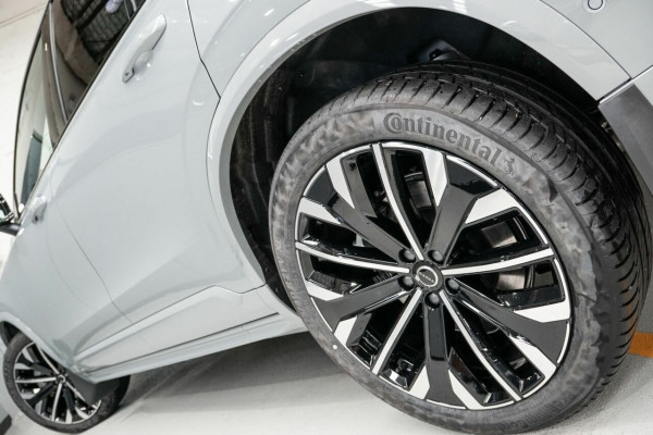 2026 Volvo XC90 L Series Ultra B5 Dark SUV Image 4
