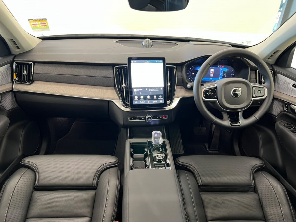 2025 MY26 Volvo XC90 L Series Ultra T8 Plug-in Hybrid Dark SUV image 2