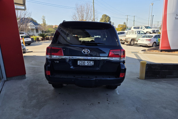 2019 Toyota LandCruiser VDJ200R VX SUV Image 5