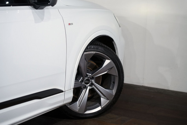 2022 Audi Q7 4M 55 TFSI S line SUV image 11