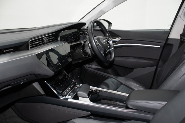 2021 Audi e-tron 55 SUV image 23